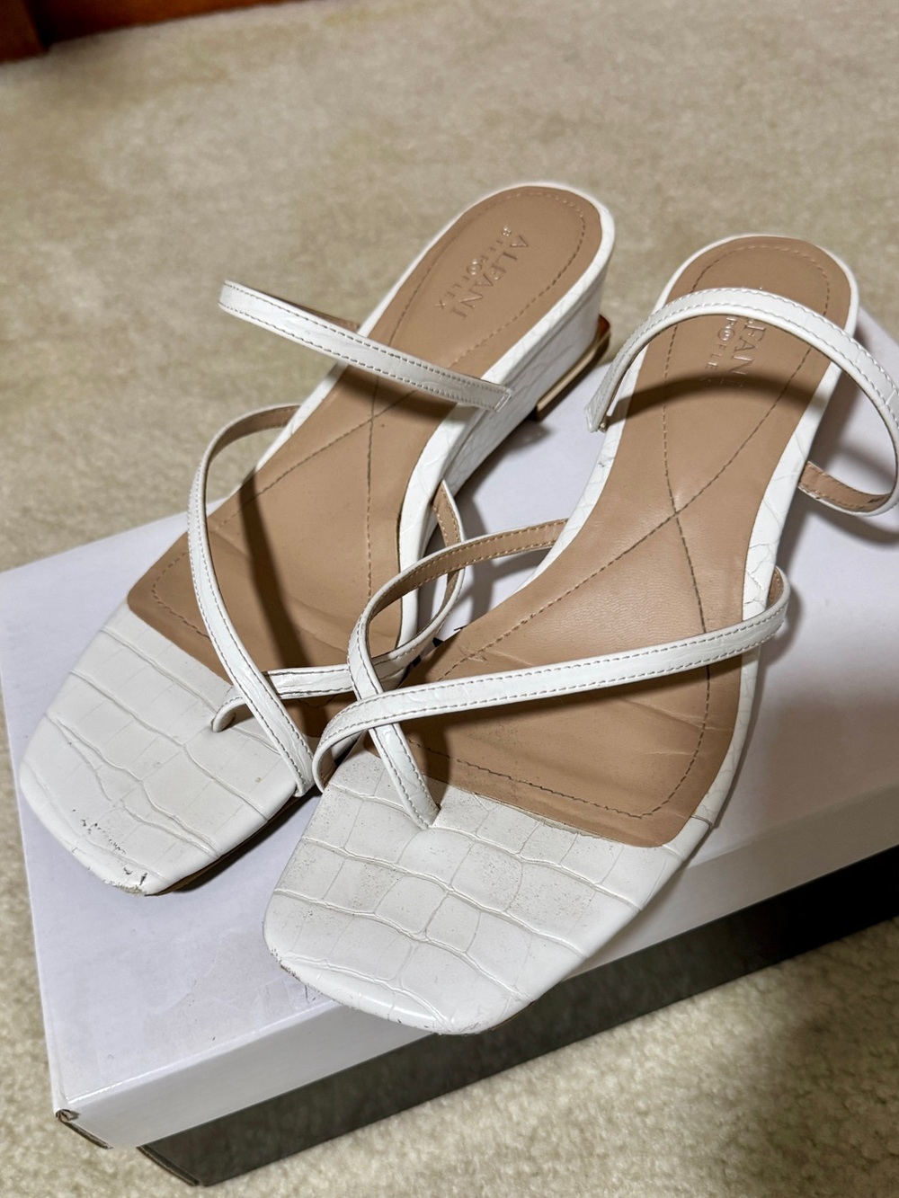 Alfani White Croc-Embossed Strappy Square-Toe Sandals Size 9.5